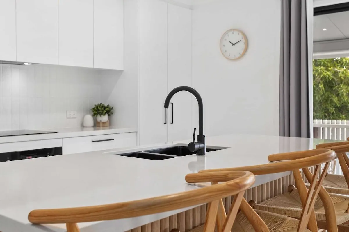Stunning 2 Bedroom Guesthouse Gold Coast Apartment
